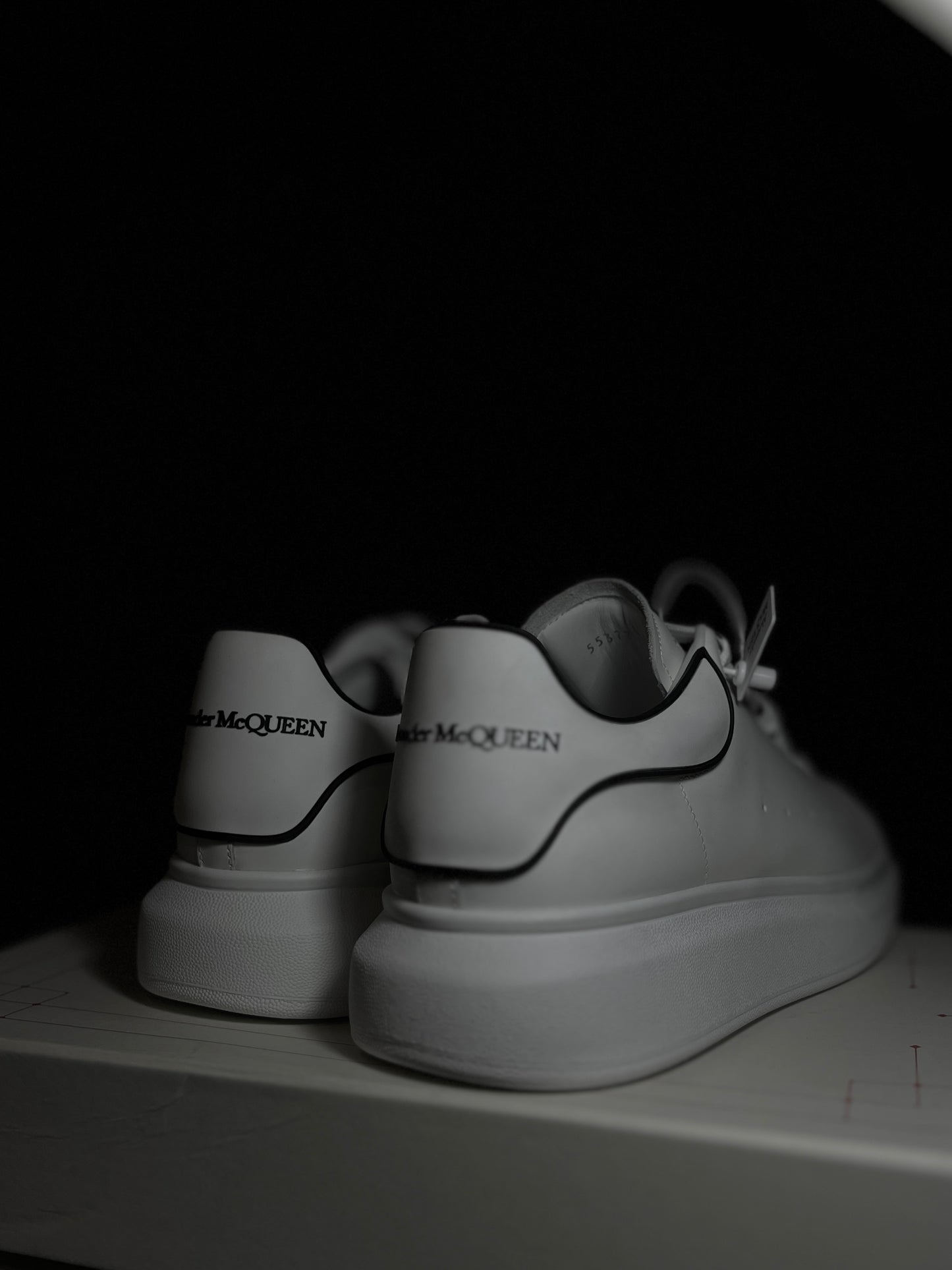 Alexander McQueen Borde/Negro