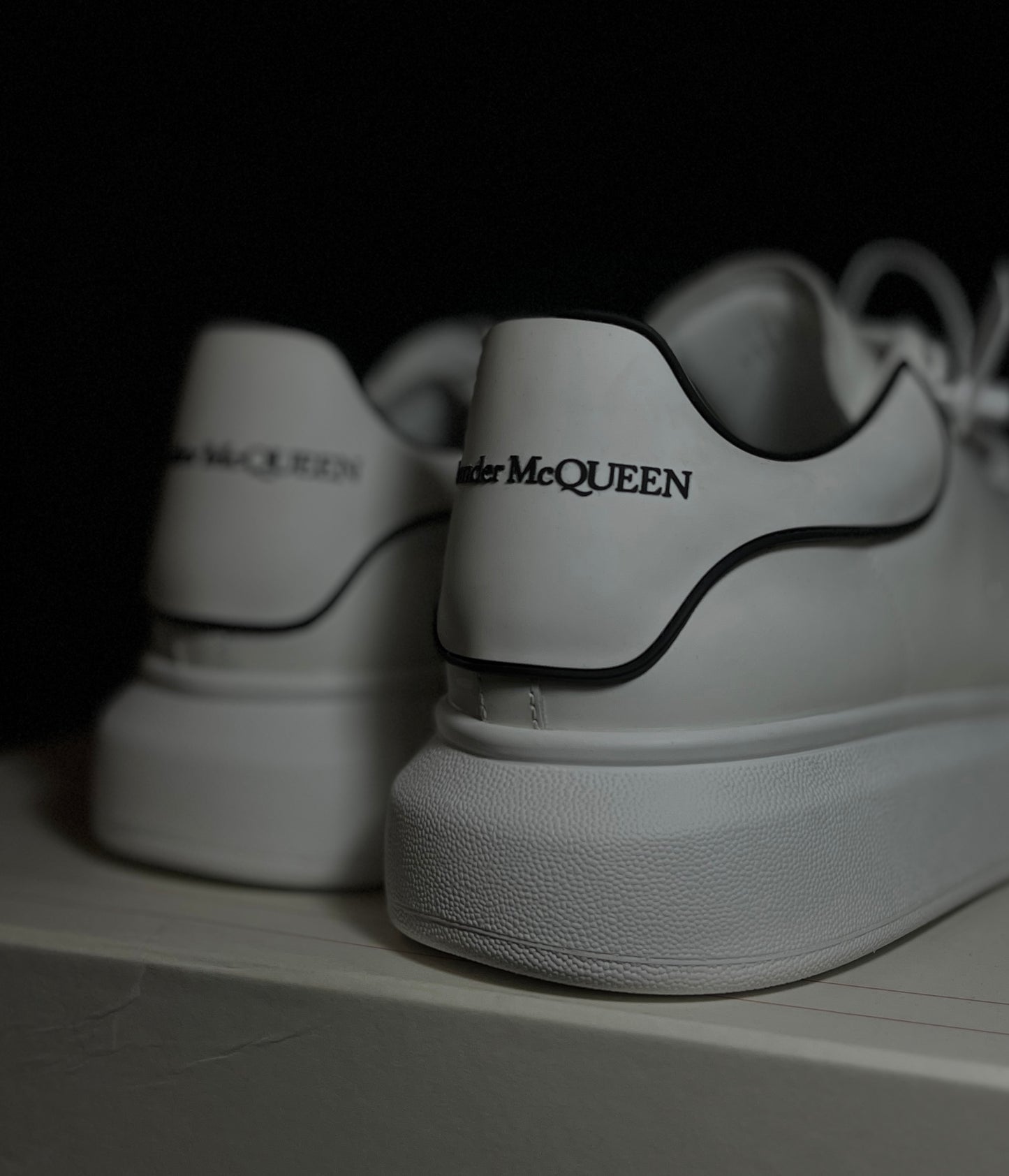 Alexander McQueen Borde/Negro