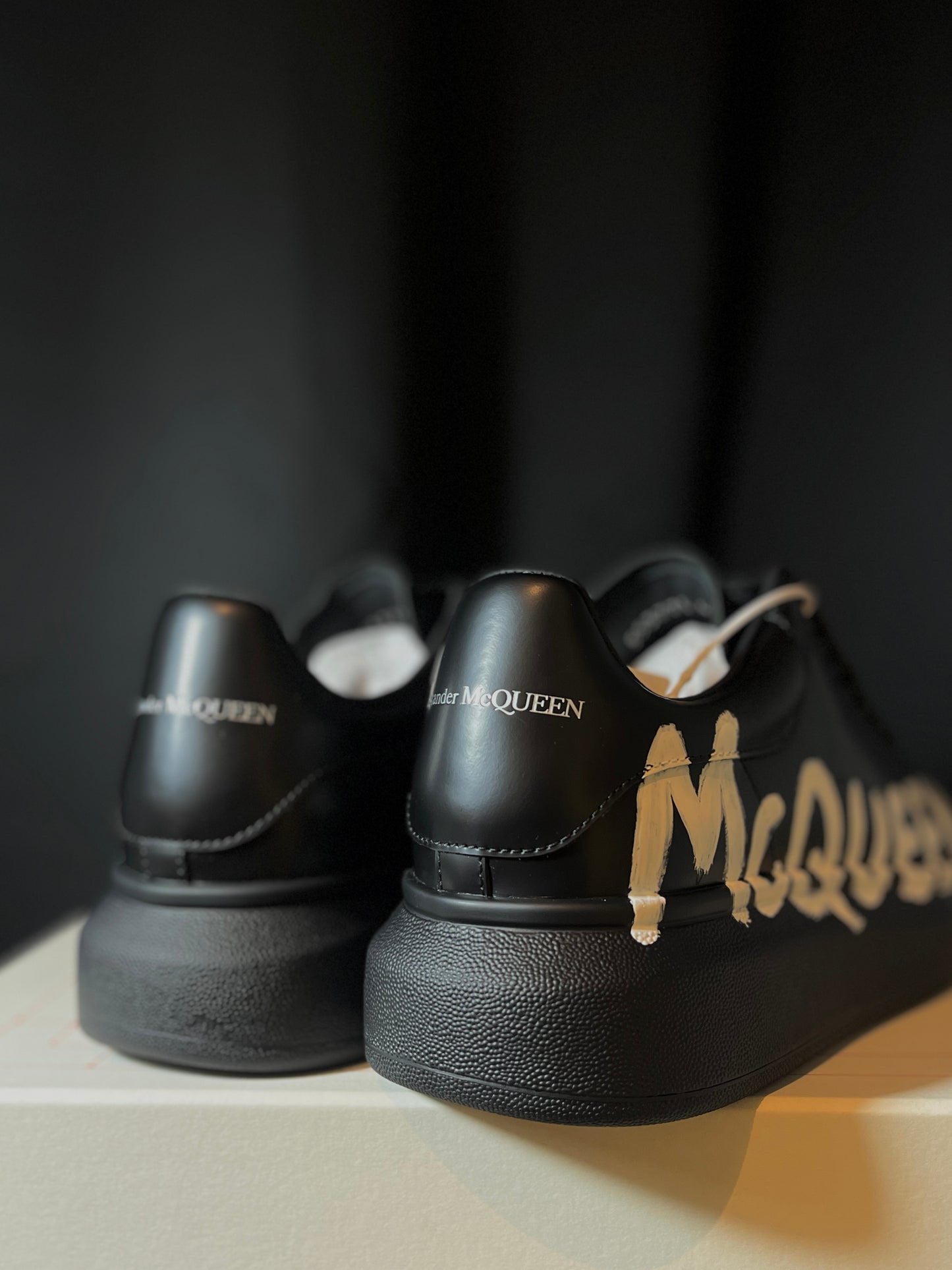 Alexander McQueen Grafiti/Negro